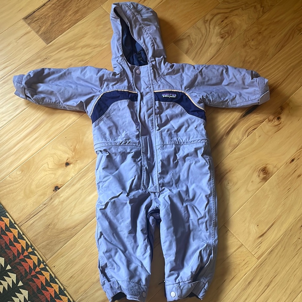 Patagonia snow pile, snowsuit
